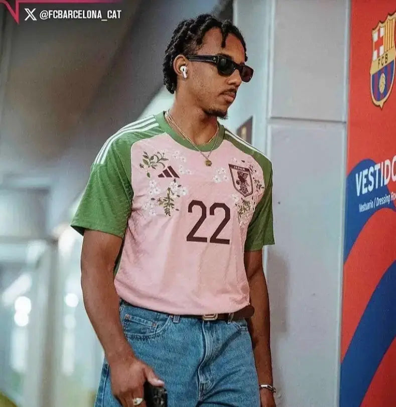 Les-maillots-de-foot-les-plus-rares-portés-par-des-célébrités-histoires-méconnues-et-anecdotes All2Jersey