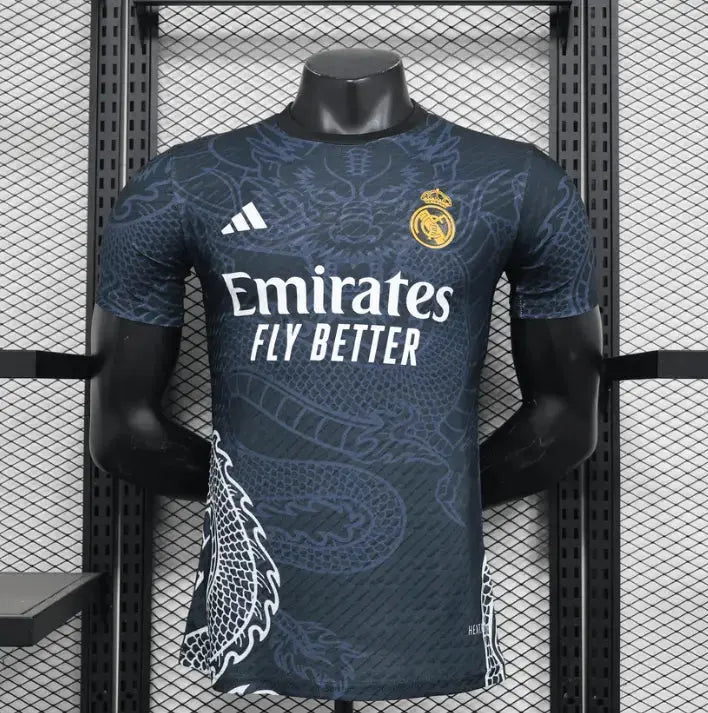 Weißes Dragon Edition-Trikot von Real Madrid