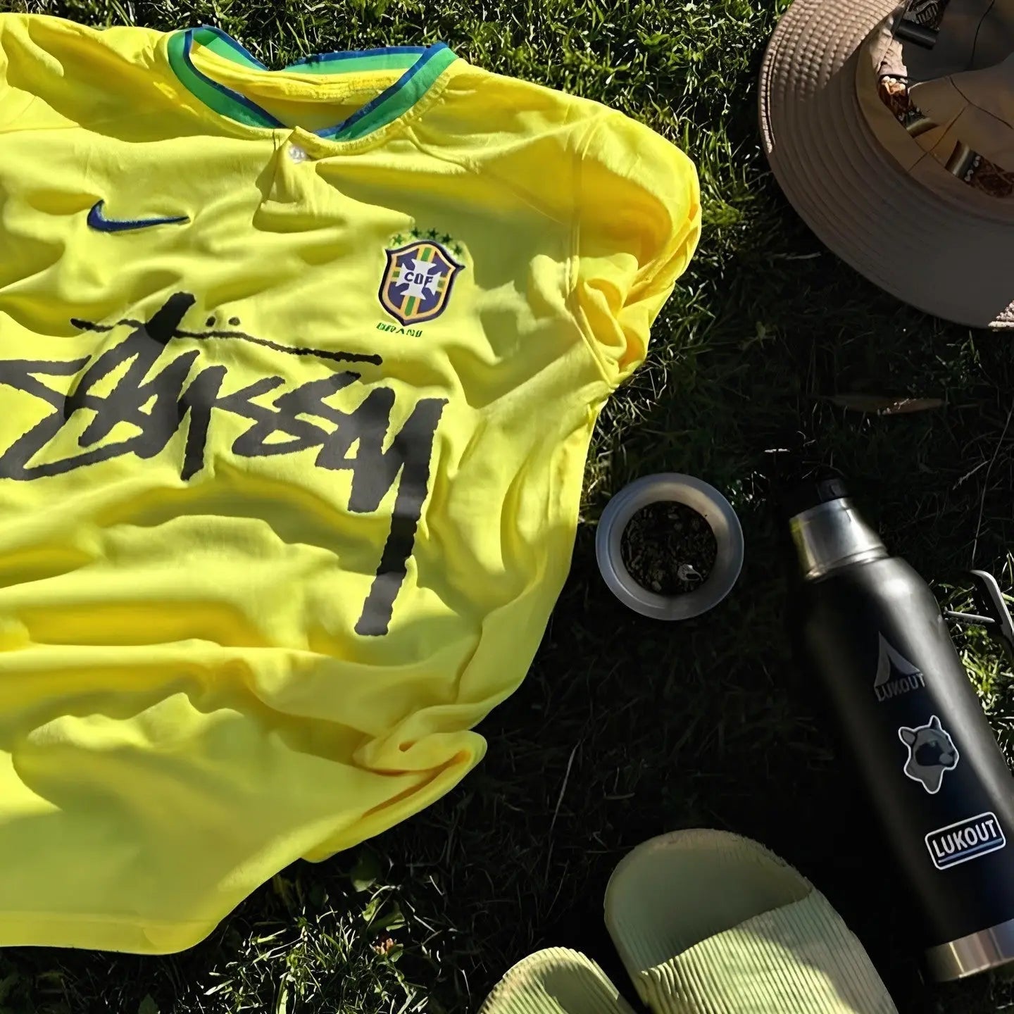 Maillot-Stussy-Guide-d-achat-complet-des-essentiels-et-tendances  All2Jersey